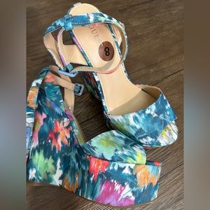 Platforms, Guess, size 8, new.